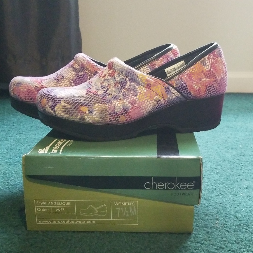 Cherokee clogs nursing shoes